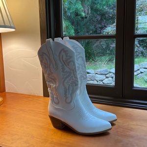 White Cowboy Boots (US 10 / EU 41)